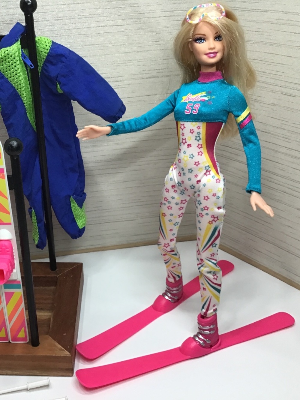 Barbie Doll and Winter Sport Accessories - Picture 5 of 9